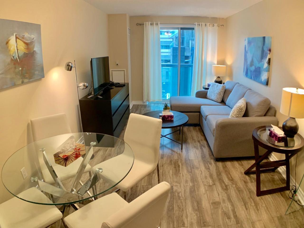 City - Downtown Toronto, Simcoe Street Apartment
