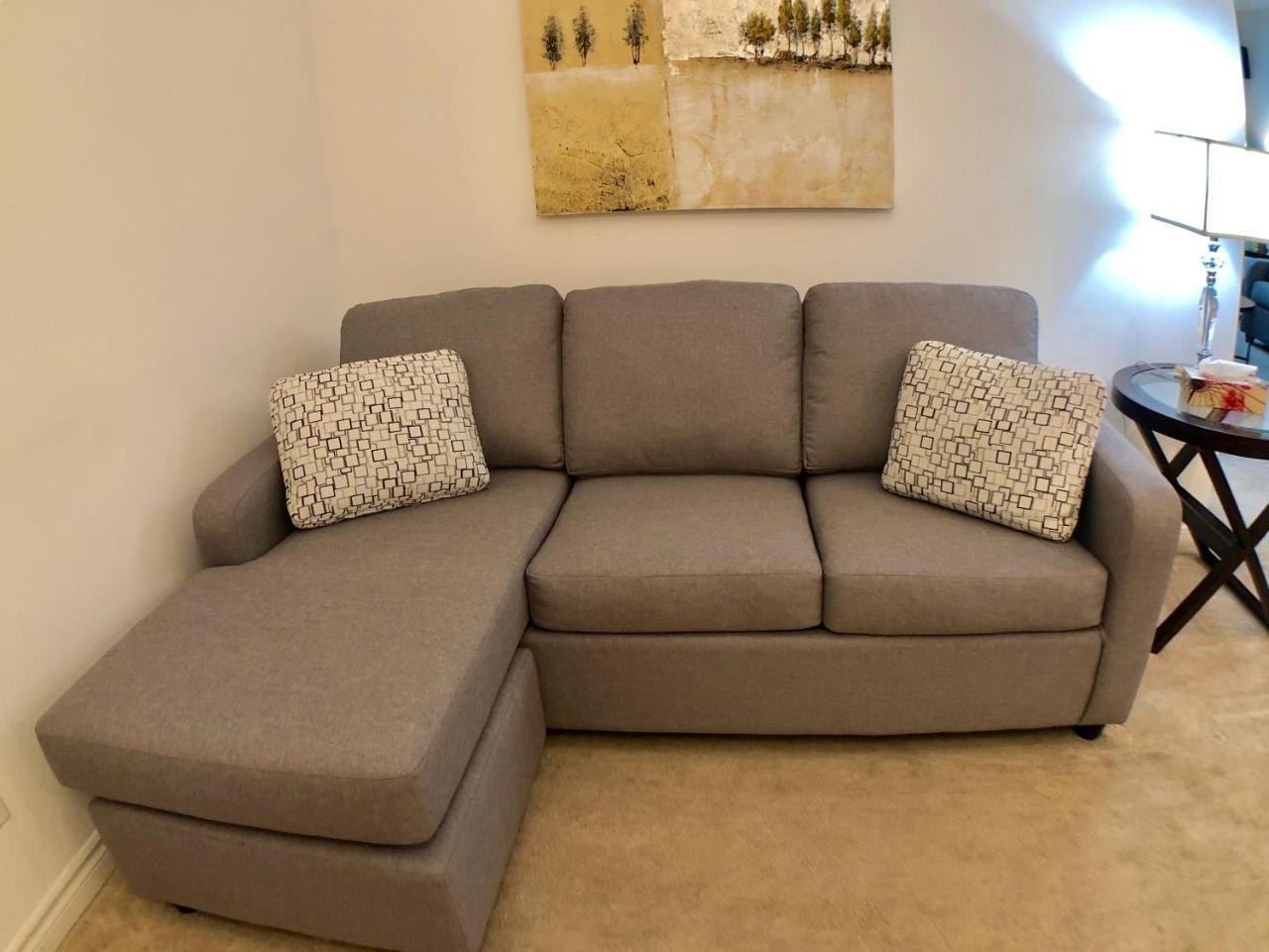 City - Downtown Toronto, Simcoe Street Apartment