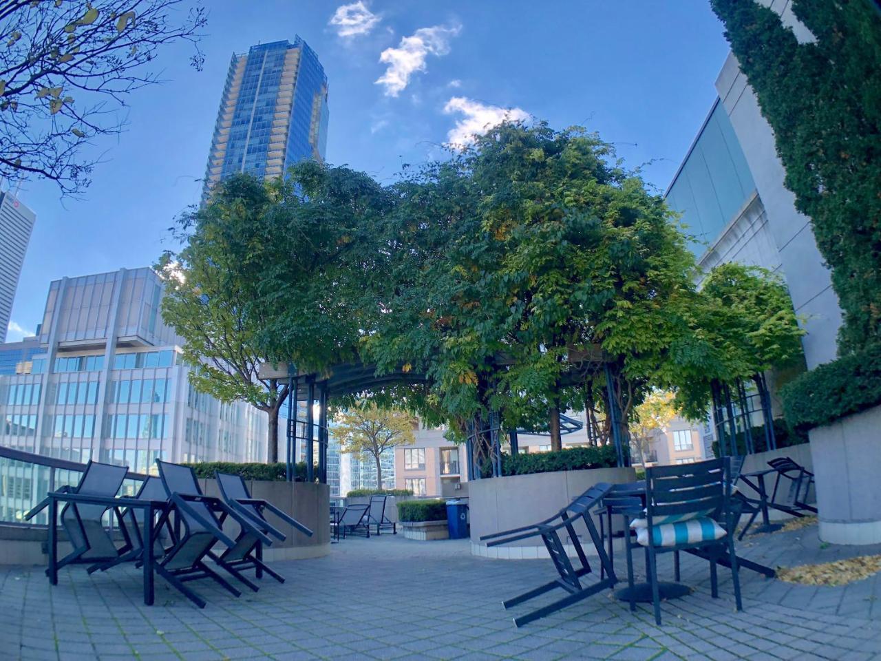 City - Downtown Toronto, Simcoe Street