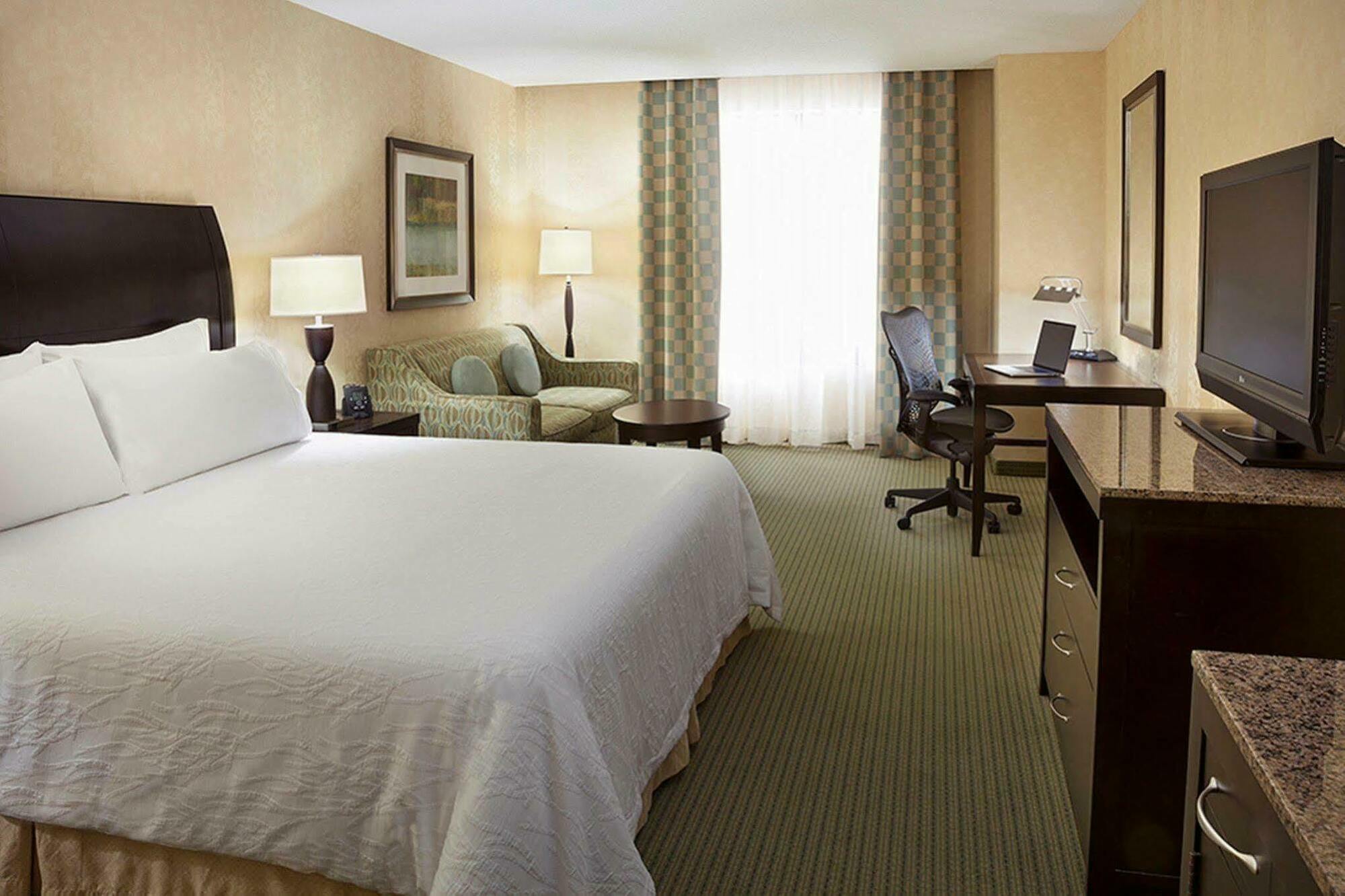 Revery Downtown, Curio Collection By Hilton Hotel Toronto