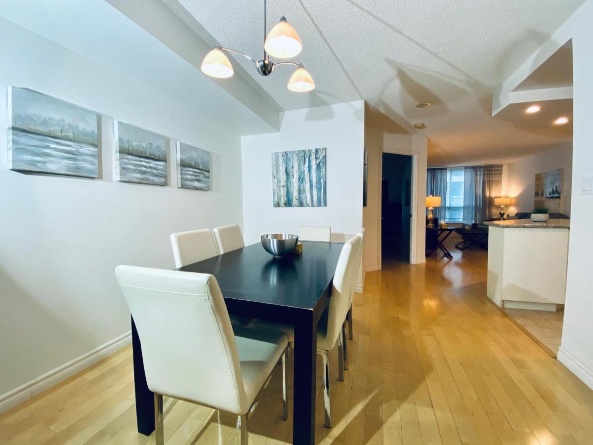 City - Downtown Toronto, Simcoe Street *