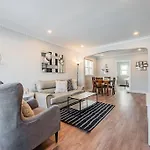 Cheerful 3 Bedrooms Free Parking