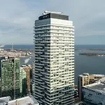 Downtown Toronto Condo Step To Cn Tower ,Scotiabank Arena .Union Station