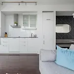 Downtown Toronto Condo Step To Cn Tower ,Scotiabank Arena .Union Station
