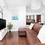 Downtown Toronto Condo Near Cn Tower, Mtcc, Rogers Center , Union Station