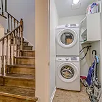 Urban Retreat - Modern 4Br Townhouse
