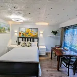 Renovated Cozy Bedroom With Private Washroom