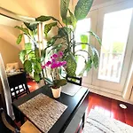 Stunning Rooms In Townhouse Across The Beach