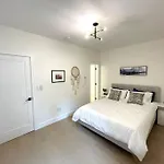 Modern Apartment Close To The Beach With Parking