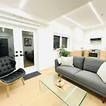 Modern Apartment Close To The Beach With Parking