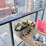 Deluxe Suites In Downtown Toronto With Amazing View