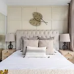 Luxury Suite Downtown Toronto Near Cn Tower