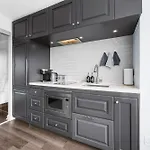 Downtown Toronto Condo With Gym & Subway Access