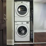 Luxury 2 & 3 Bedroom Downtown