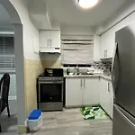 Toronto Full Bed In A Room - Midtown