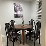 Toronto Full Bed In A Room - Midtown