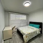 Toronto Full Bed In A Room - Midtown