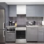 Spacious Studio W View Steps From Eatons & Tmu