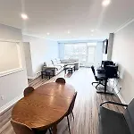 Spacious Master Suite W Private Bathroom Steps To Subway