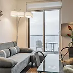 2Br Condo Close To Eaton Center