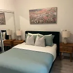 Charming 2Bdr 2Ba Condo Near Uoft & Yorkville