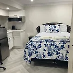 Cozy Basement Room With Free Parking In Toronto