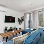 Luxury 2-Bedroom Oasis At College & Bathurst