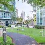 Lovely Condo Near Lake Ontario