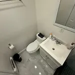 Queen-King St Stay With Private Patio- Unbeatable Location