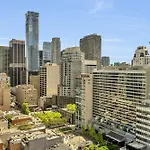 Quickstay - Classic & Trendy Yorkville Condo