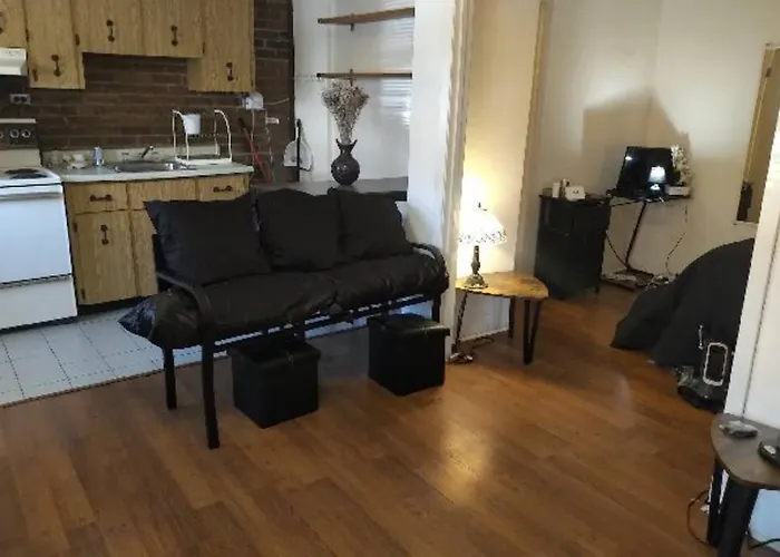 Awesome Cozy 1 Bedroom Coachhouse