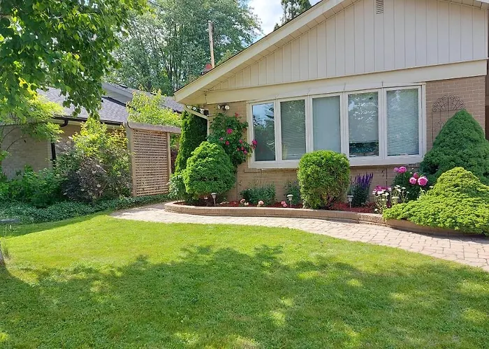 Private Apartment Close To Airport Toronto Pearson