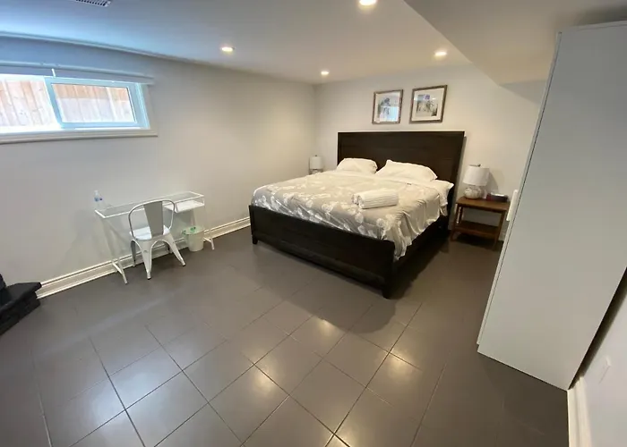Yonge And Finch Subway !R Spacious & Stylish Prvt Bdr With Shared Bathroom