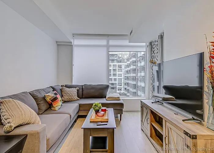 Minto - Modern Suite In King West Neighborhood