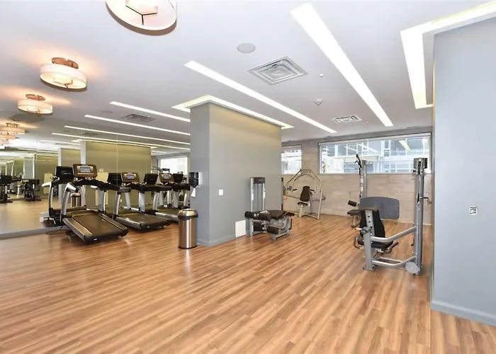 Modern Yorkville 1Br 1Ba Gym Upscale Area