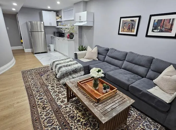 Basement Apartment In Luxury Beach House