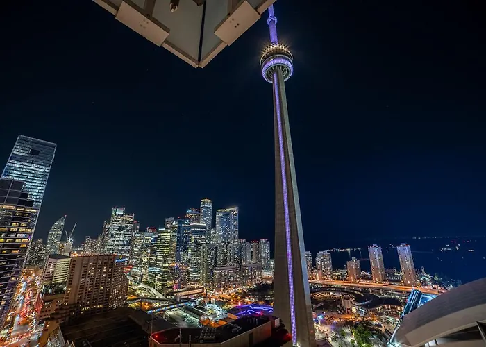 Designer Condo W/ Cn Tower View & Parking