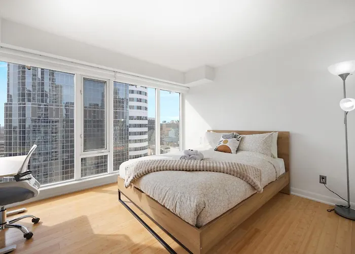 Modern 2-Bedroom Condo W Floor To Ceiling Windows
