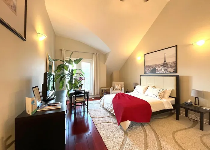 Stunning Rooms In Townhouse Across The Beach