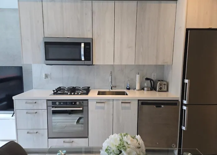 Stunning Open Layout Apartment Superb Location