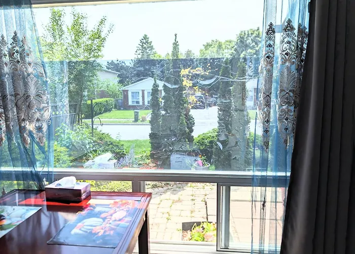 Renovated Cozy Bedroom With Private Washroom