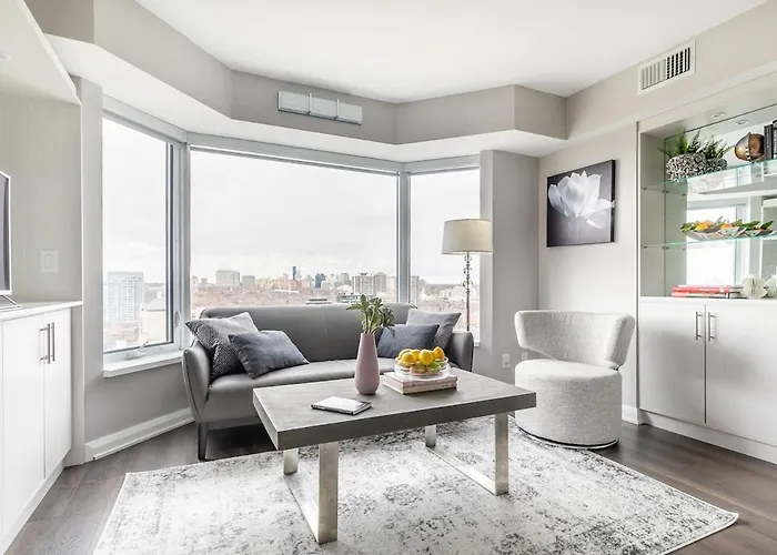 Yorkville Luxury 2 Bedroom & Parking