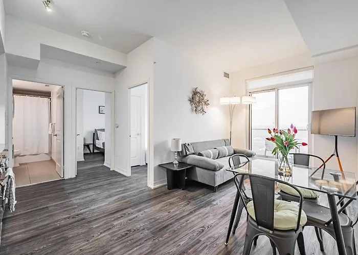2Br Condo Close To Eaton Center