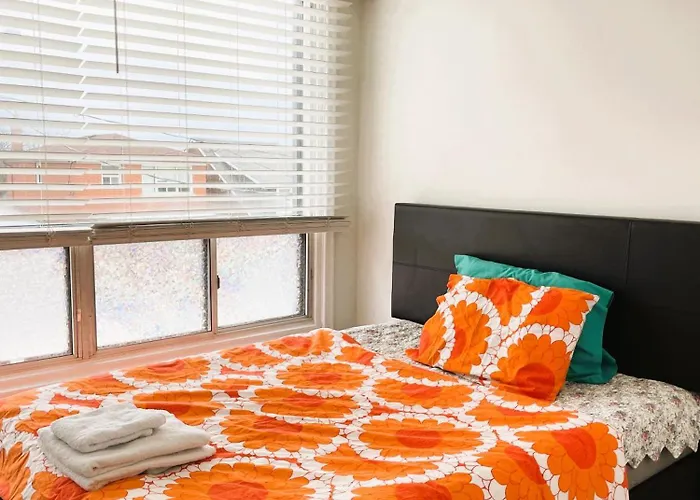 Toronto Full Bed In A Room - Midtown
