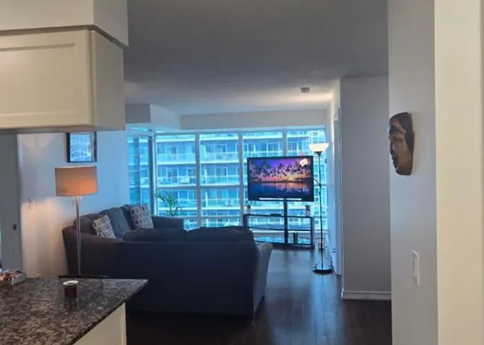 Lovely Condo Near Lake Ontario