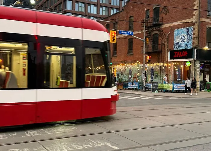 Queen-King St Stay With Private Patio- Unbeatable Location