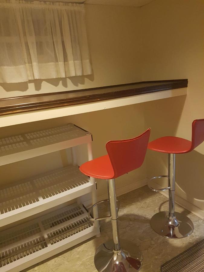 Private Close To Airport Pearson Apartment Toronto