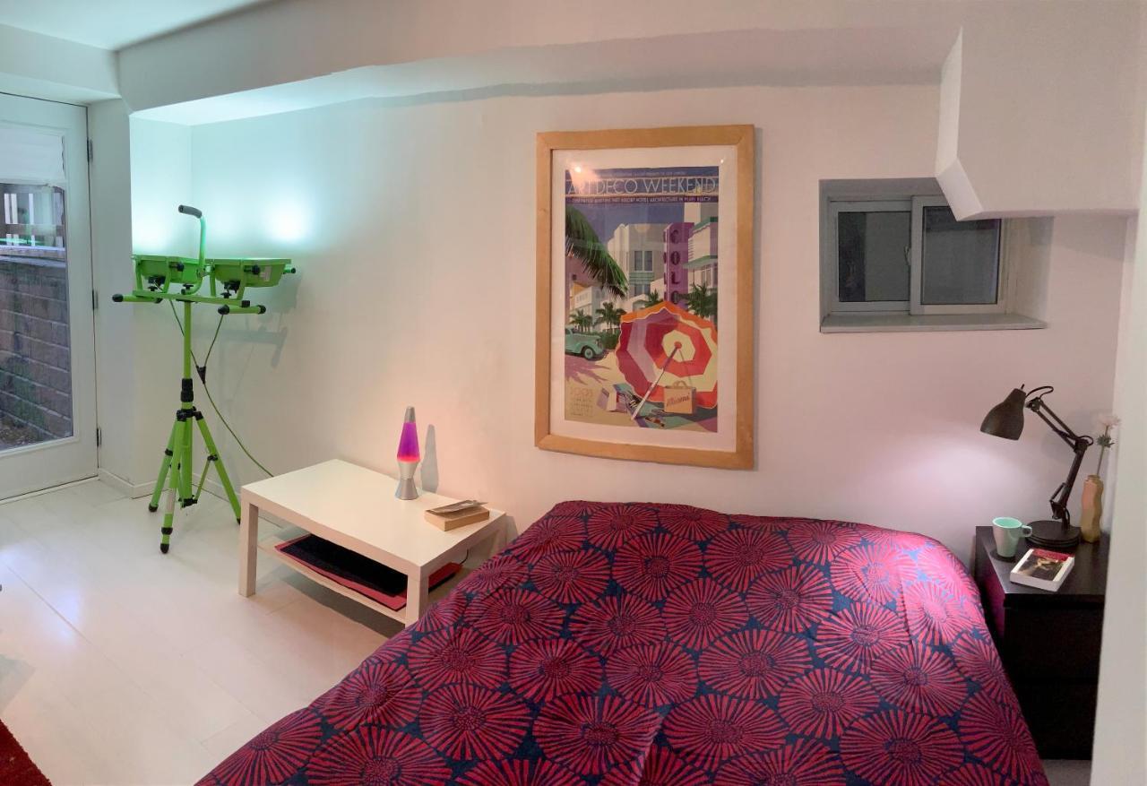An Independent Beach Retreat Steps From The Lake And Right In The City Apartment Toronto