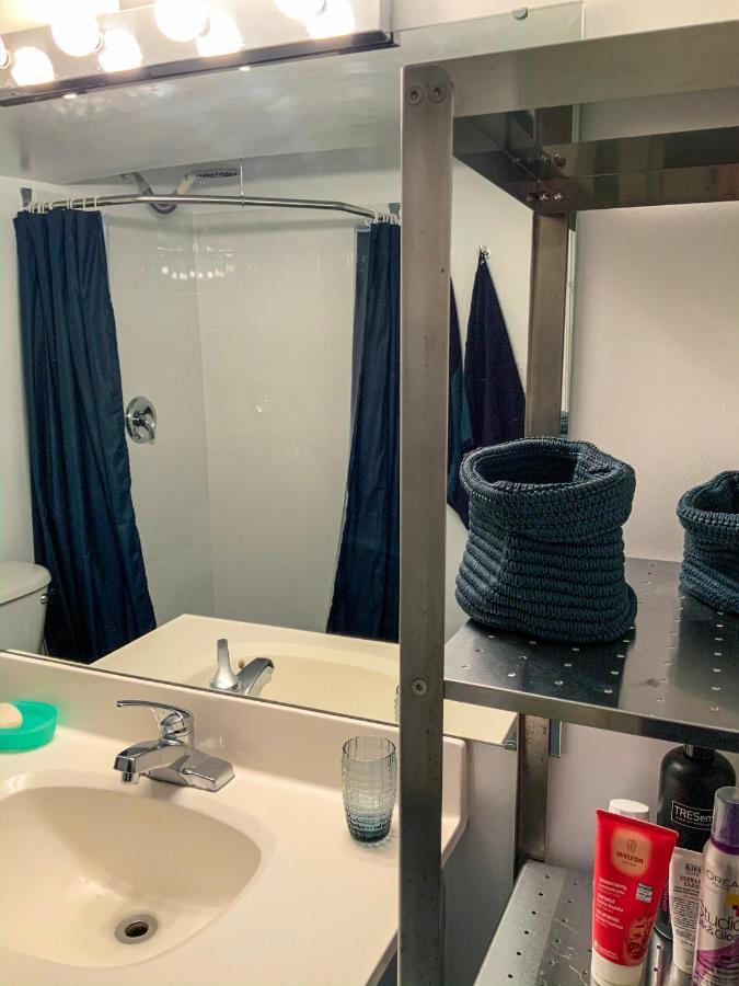 An Independent Beach Retreat Steps From The Lake And Right In The City * Toronto