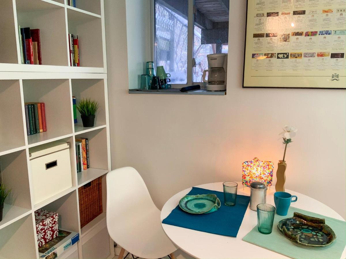 An Independent Beach Retreat Steps From The Lake And Right In The City Apartment